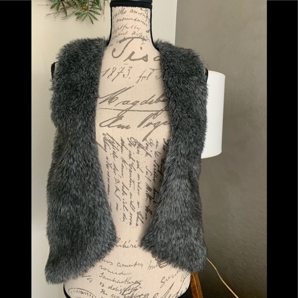 5 for $25 Gray Vest 100% polyester - Picture 1 of 5